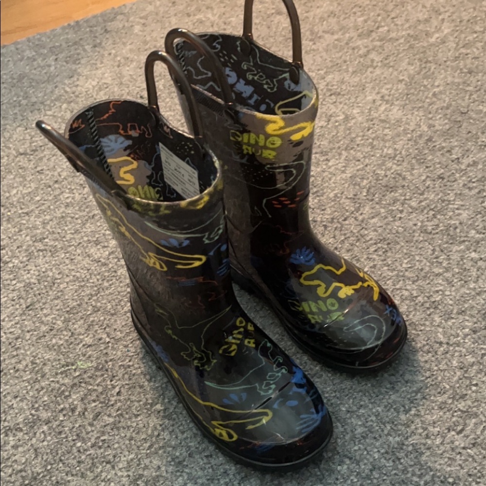 Toddler Boys Rain boots. Size: 9/10